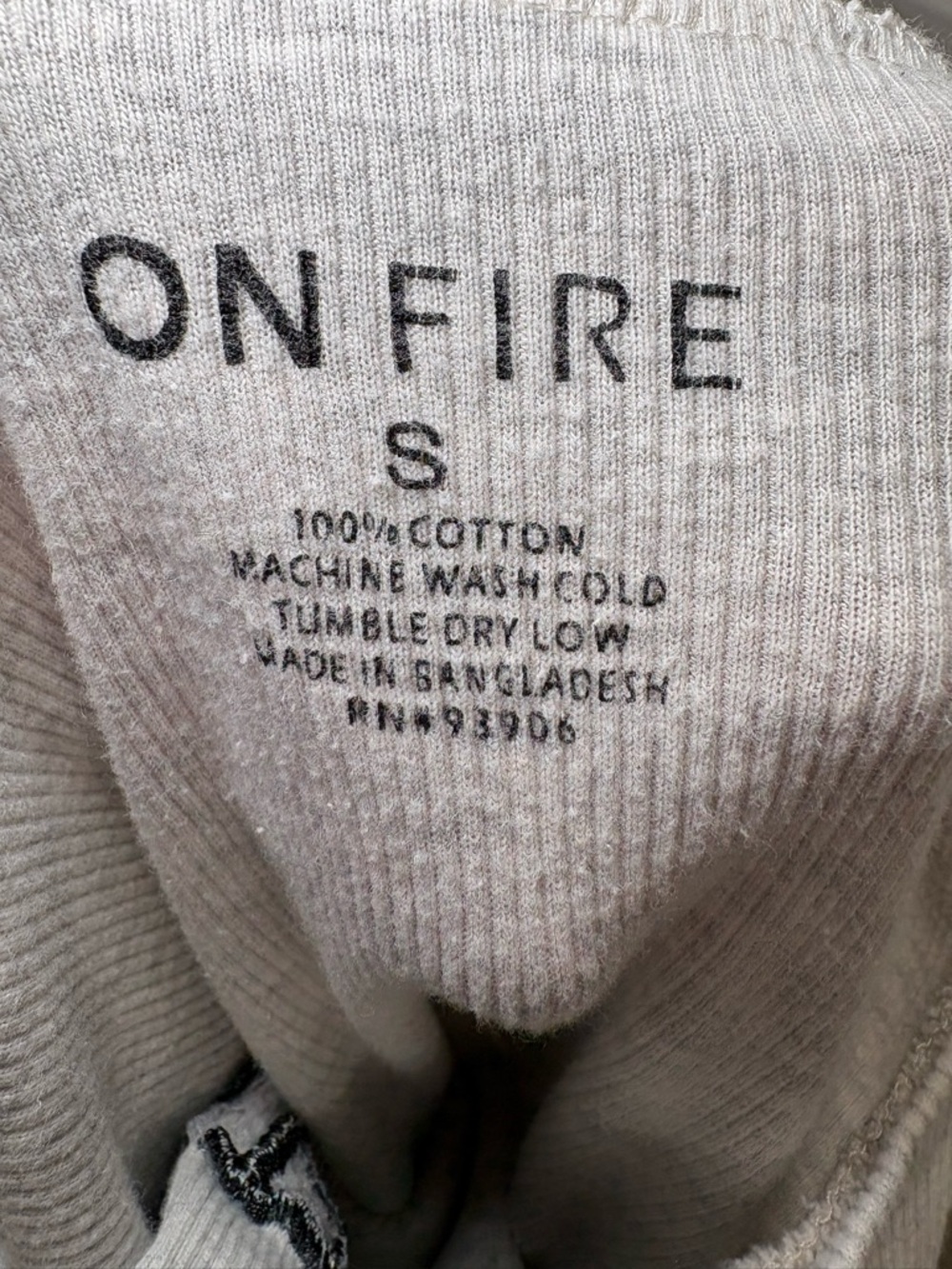 On Fire Cream Short Sleeve Brooklyn New York 1998 Crop Tee - Picture 3 of 3